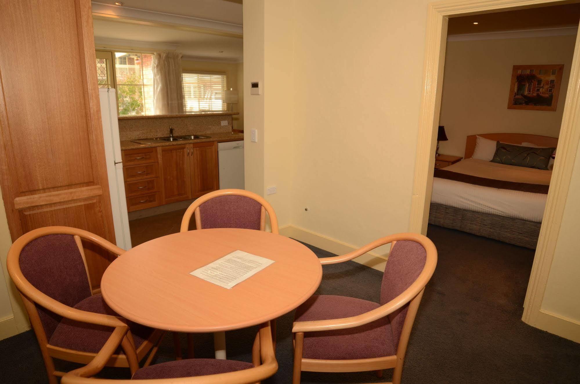 Heritage Inn Bathurst Extérieur photo
