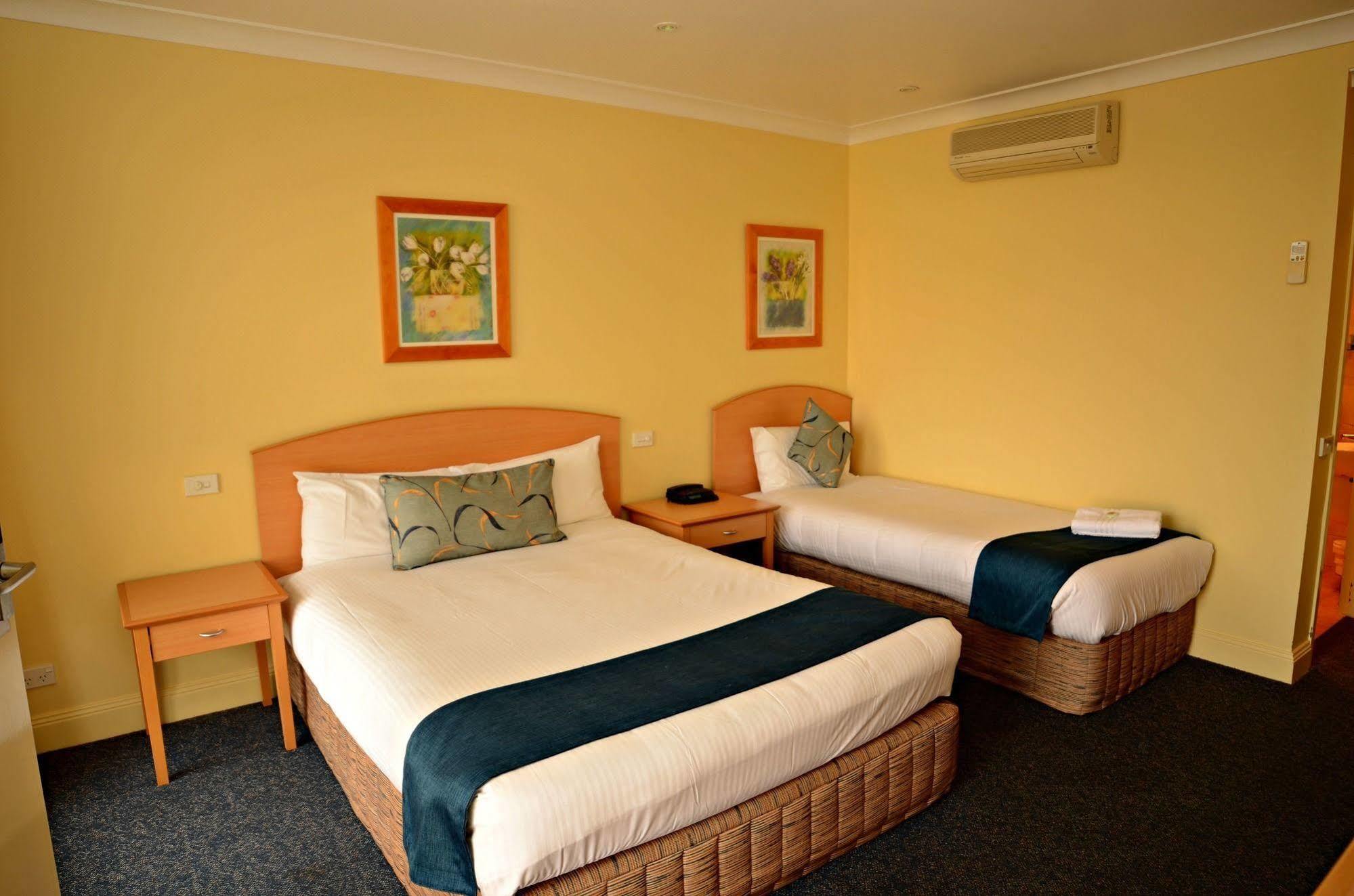 Heritage Inn Bathurst Extérieur photo