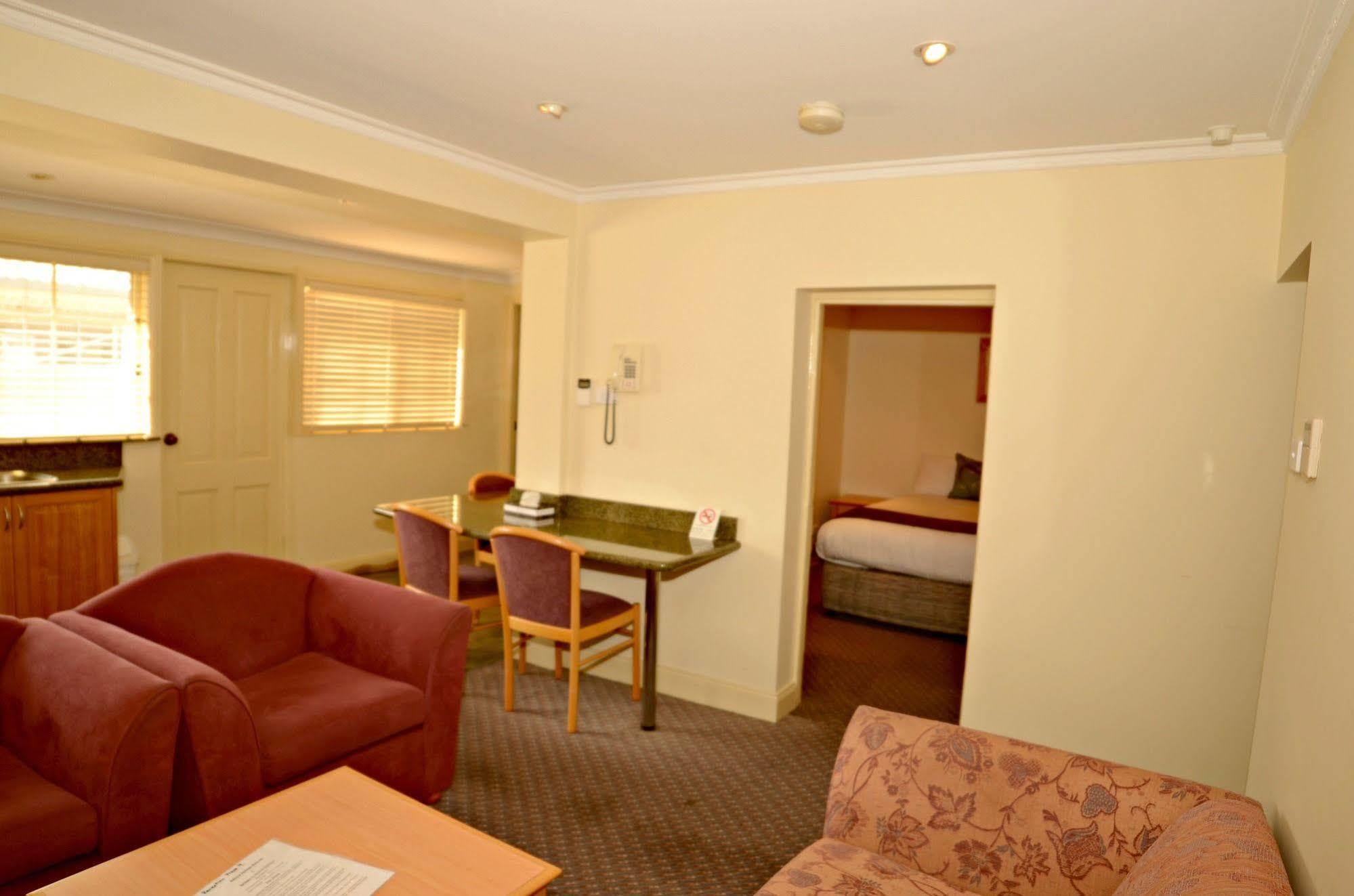 Heritage Inn Bathurst Extérieur photo
