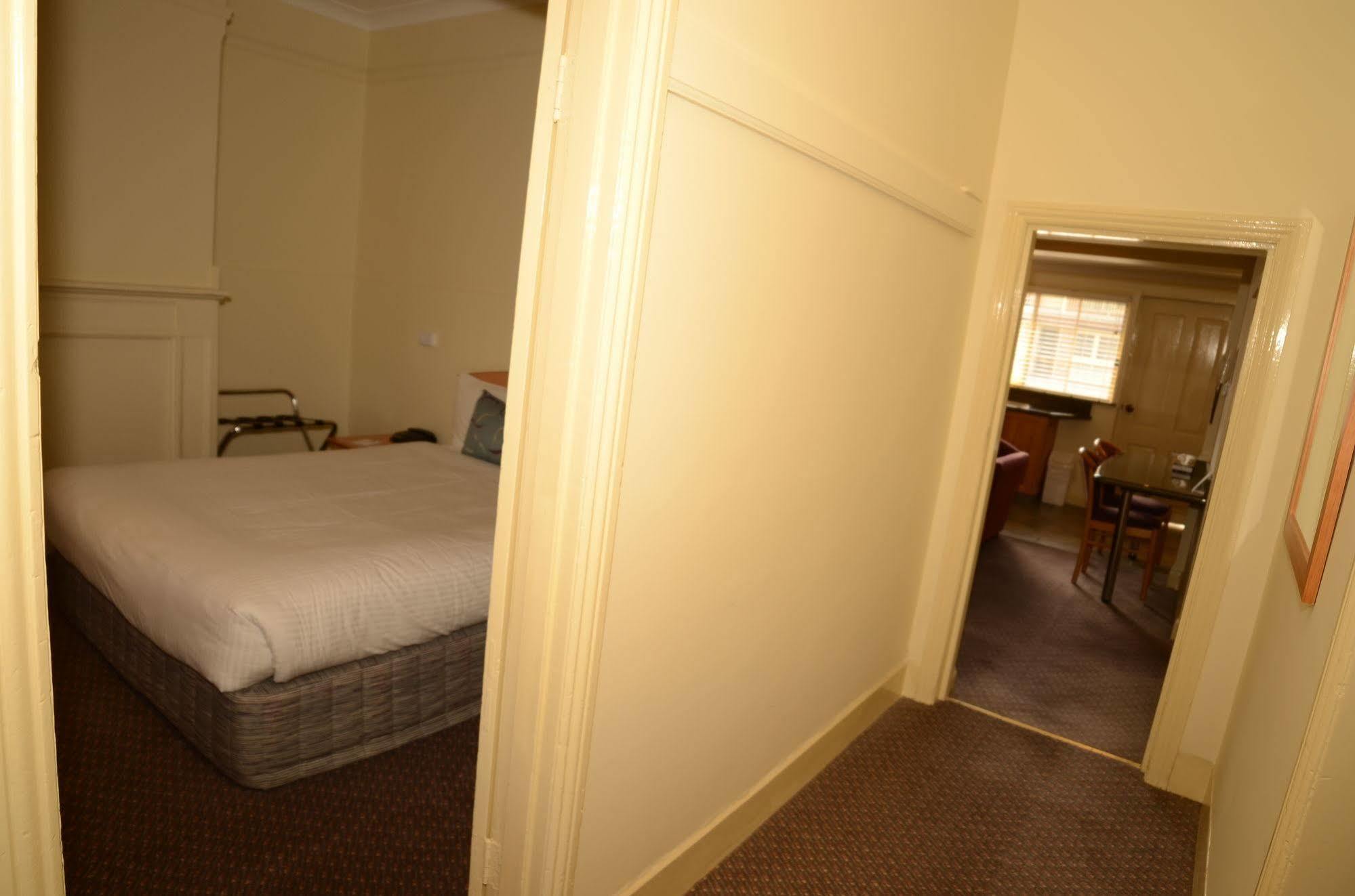 Heritage Inn Bathurst Extérieur photo
