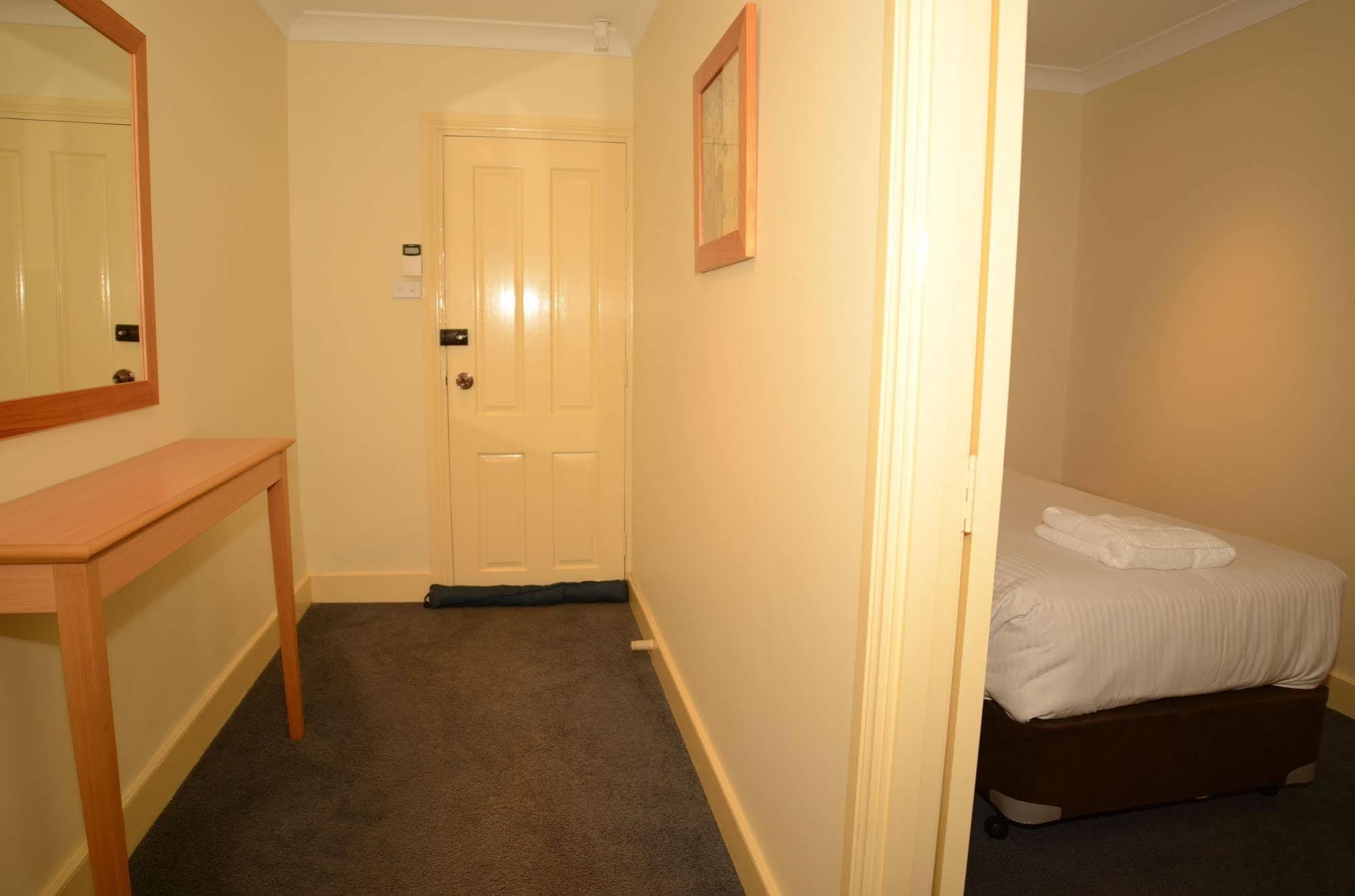 Heritage Inn Bathurst Extérieur photo