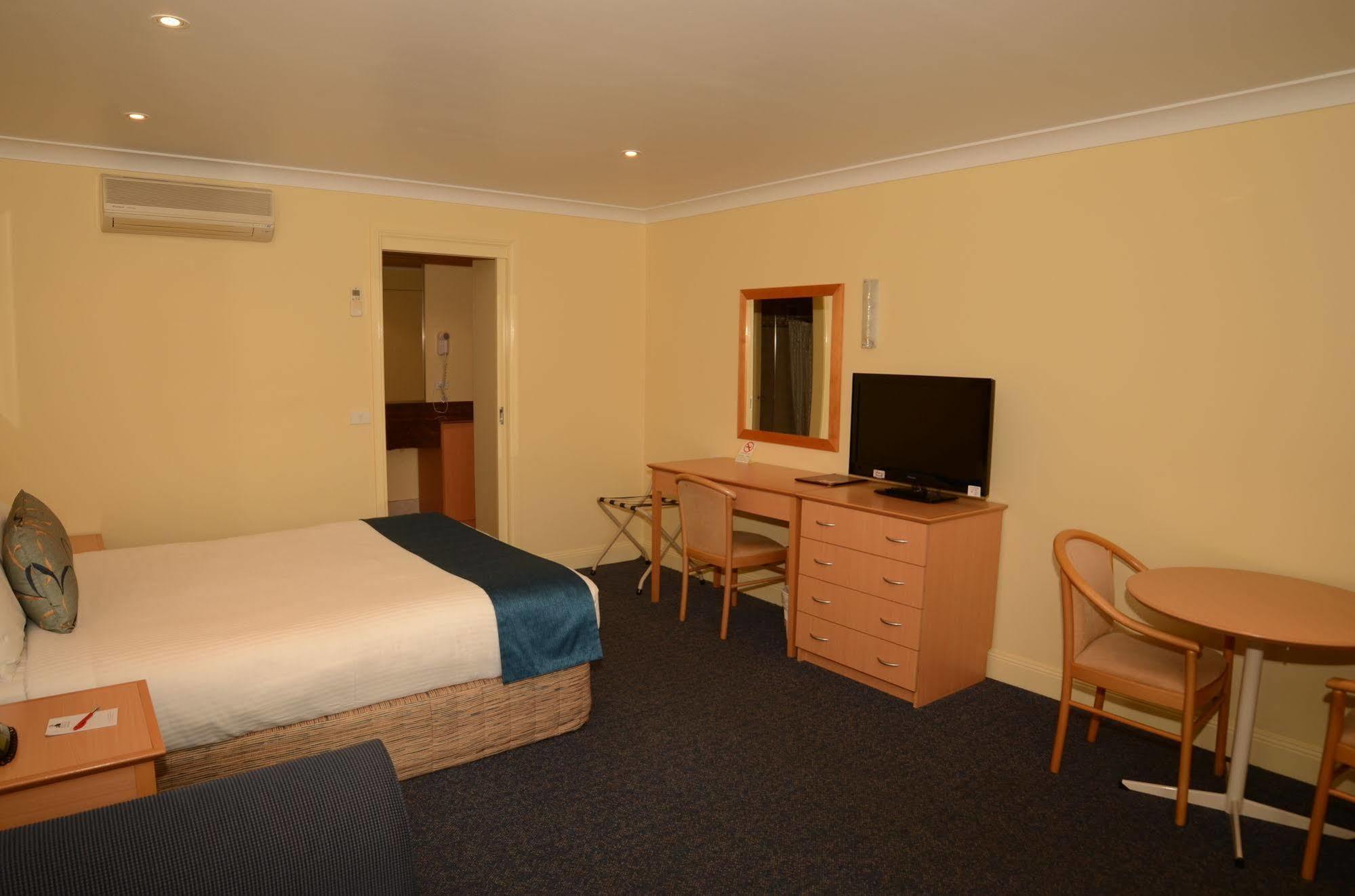 Heritage Inn Bathurst Extérieur photo