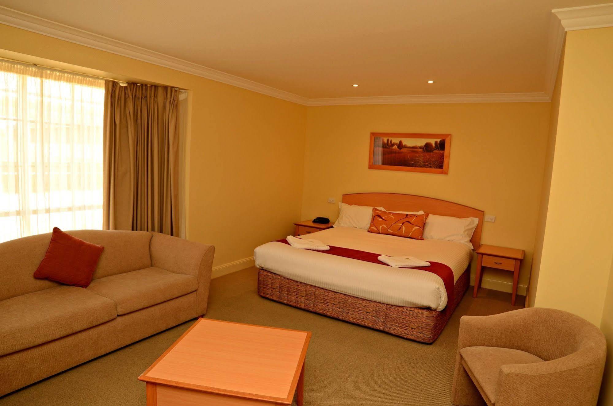 Heritage Inn Bathurst Extérieur photo